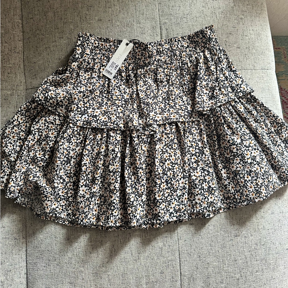 NWT OLIVACEOUS Floral Flowy Mini Skirt